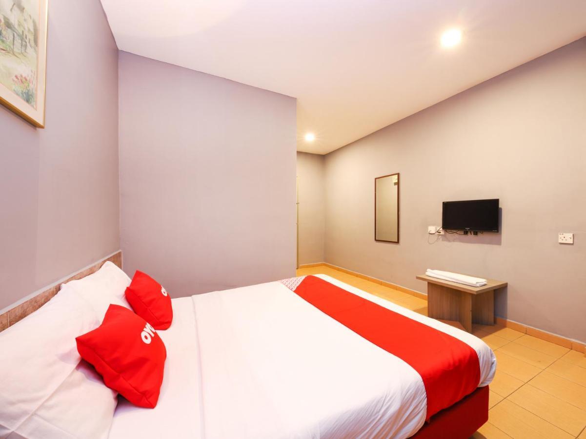 Oyo 89676 Hotel 22 Серембан  Экстерьер фото