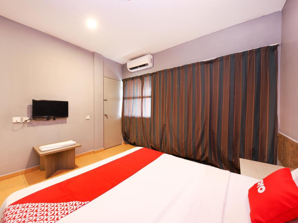 Oyo 89676 Hotel 22 Серембан  Экстерьер фото